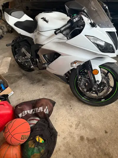 17,600km Dyno tuned Rear crash bars Engine crash bars still in box Never dropped Tail tidy kit NEEDS...