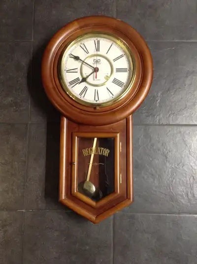 Beacon 31 day wall clock vintage need to repair, View more