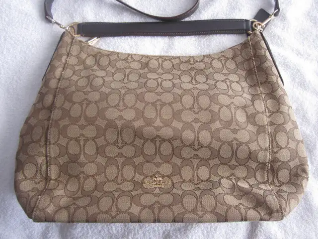 COACH Sacs à main Authentique in Women's - Bags & Wallets in City of Montréal - Image 2