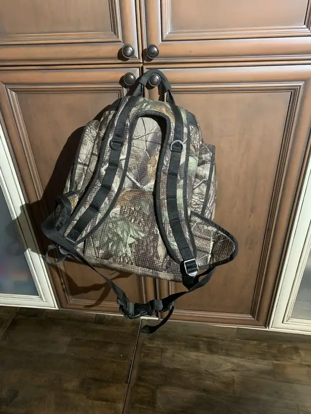 Camouflage backpack in Fishing, Camping & Outdoors in Muskoka - Image 3