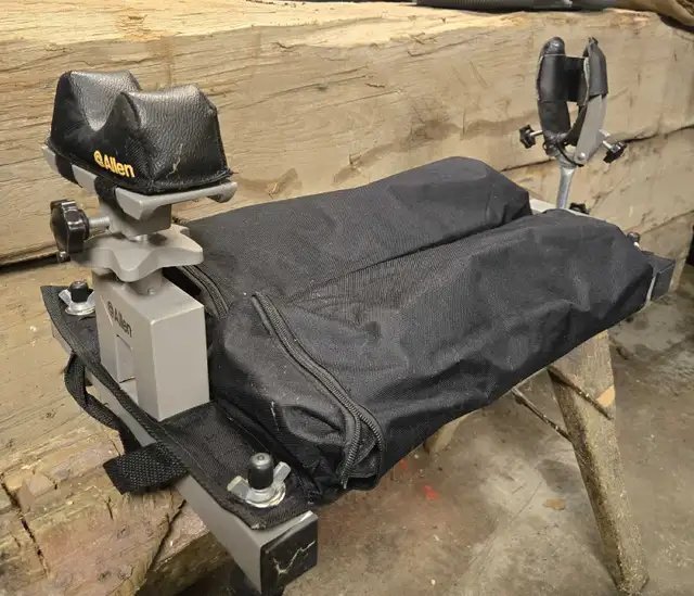 Target Shooting Rest in Fishing, Camping & Outdoors in Norfolk County - Image 2