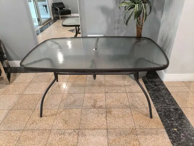  Large Outdoor Patio Table | Tempered Glass Top | 155 × 95 cm in Patio & Garden Furniture in City of Montréal - Image 2