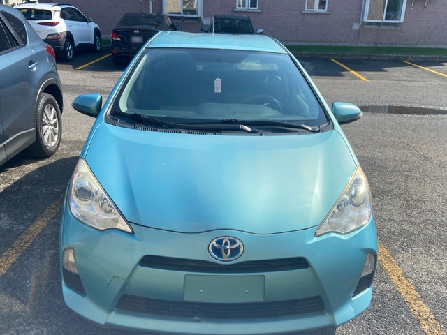 Toyota Prius C 2014 Hybrid — photo 2