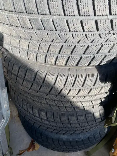 Goodyear winter commander 235 65 R17 Winter tires 90% tread $400