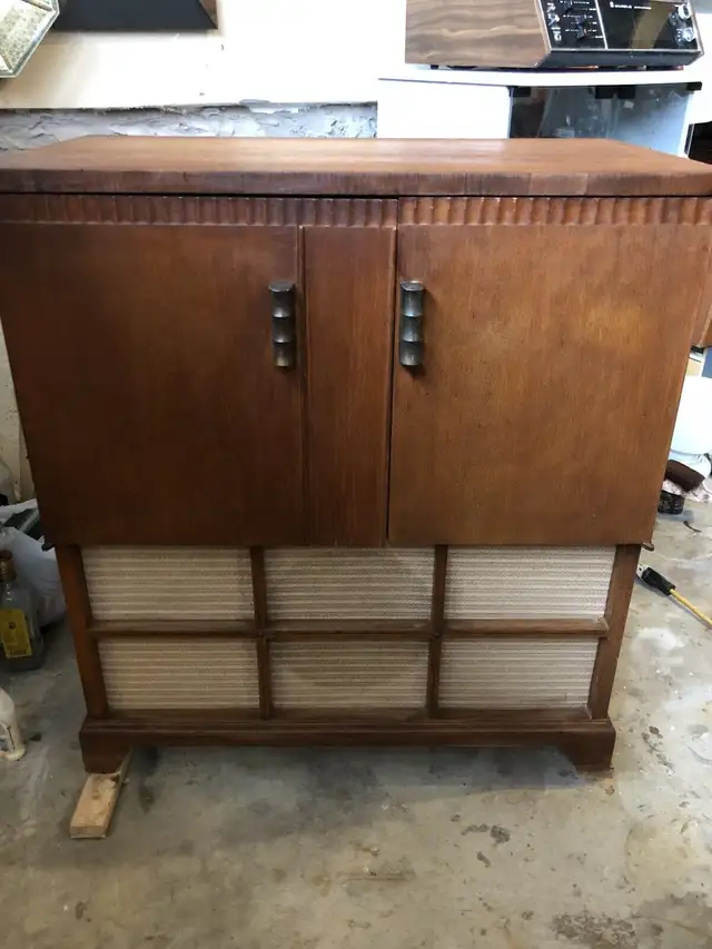 Antique Westinghouse tube radio & record player. in Arts & Collectibles in Markham / York Region - Image 7