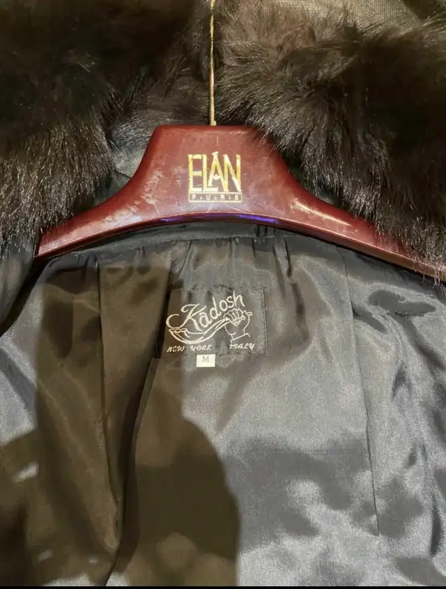 (Price Drop) Women’s Genuine Leather and Fox Fur Coat- Medium in Women's - Tops & Outerwear in City of Montréal - Image 5