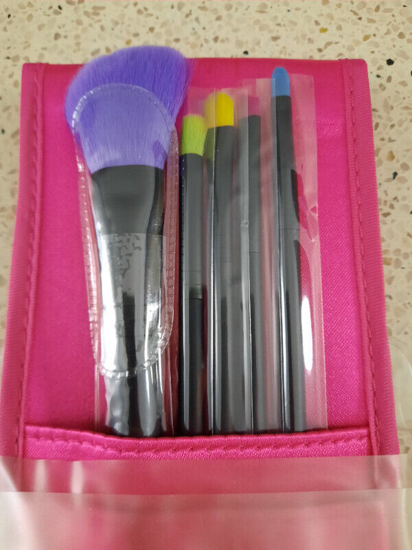 Brand New Travel Make Up Brush Sets in Other in City of Toronto - Image 4