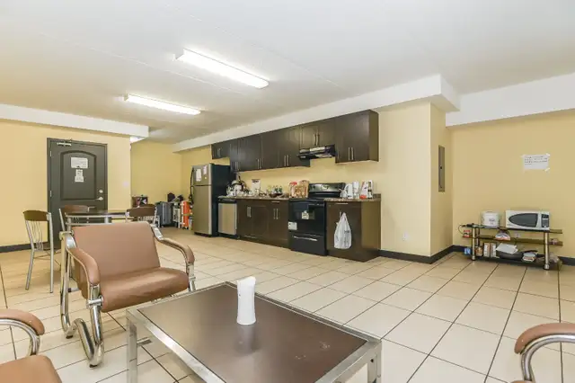 One Room Available in a 4-bed/4-bath Student Apartment in Room Rentals & Roommates in Kitchener / Waterloo - Image 6