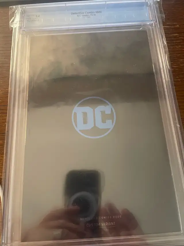 Detective comics #880 cgc 9.8 in Comics & Graphic Novels in Markham / York Region - Image 3