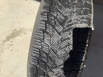 Set of 4 Michelin X-ice Snow Winter tires. 205/ 55 R 16. VERY LIGHTLY WORN