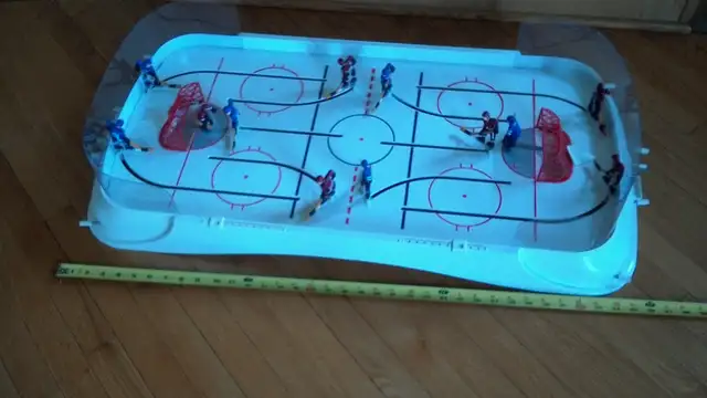 Jeu d'hockey sur table 36 pouces PAS DE RONDELLE 300525 dans Art et objets de collection dans Laval/Rive Nord - Image 2