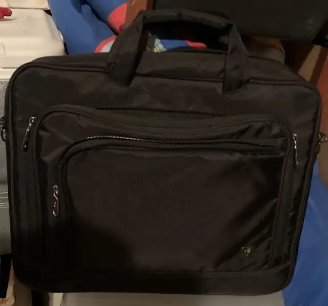 NEW Black Laptop Computer Messenger Carrying Bag / Case in Laptop Accessories in Calgary - Image 2
