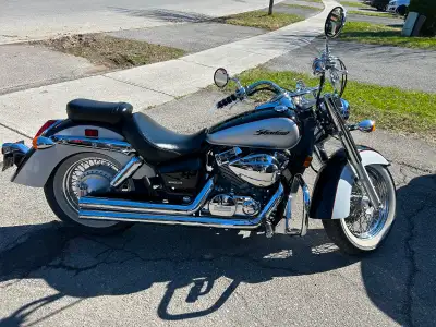 2004 Honda Shadow 750cc This thing is mint! U want a nice bike, this is it! Presently plated and on...