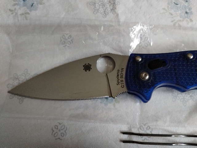 Spyderco Manix 2 in Fishing, Camping & Outdoors in City of Toronto - Image 3