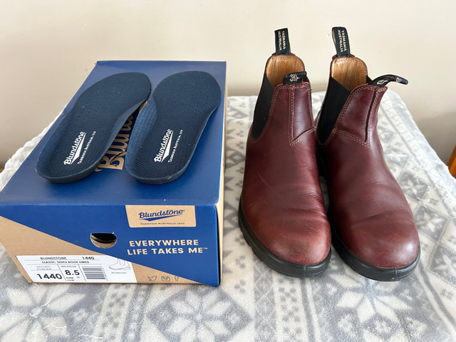 Blundstone boots in Women's - Shoes in Bedford - Image 2