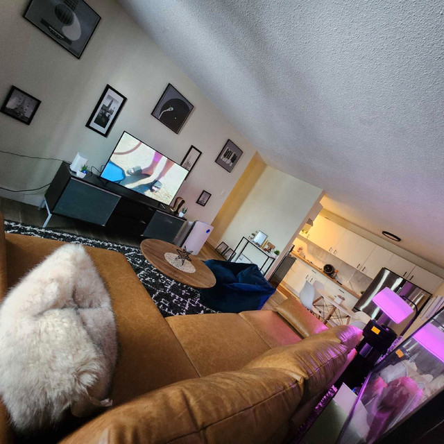 Bedroom rental in a 3 bed apartment  in Room Rentals & Roommates in Edmonton