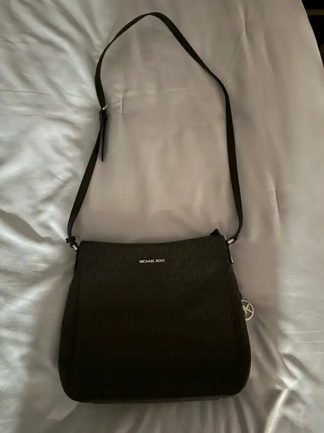 Black Michael Kors crossbody bag in Women's - Bags & Wallets in Mississauga / Peel Region - Image 5
