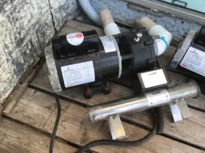 Articles de spa 485: 3 moteurs-pompes + 1 chauffe-eau + divers, View more