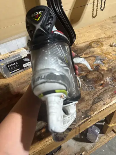 Bauer hyperlite skates size 4, View more