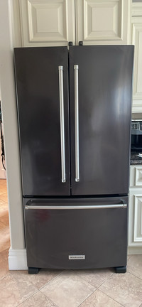 kitchenaid 33” black stainless fridge