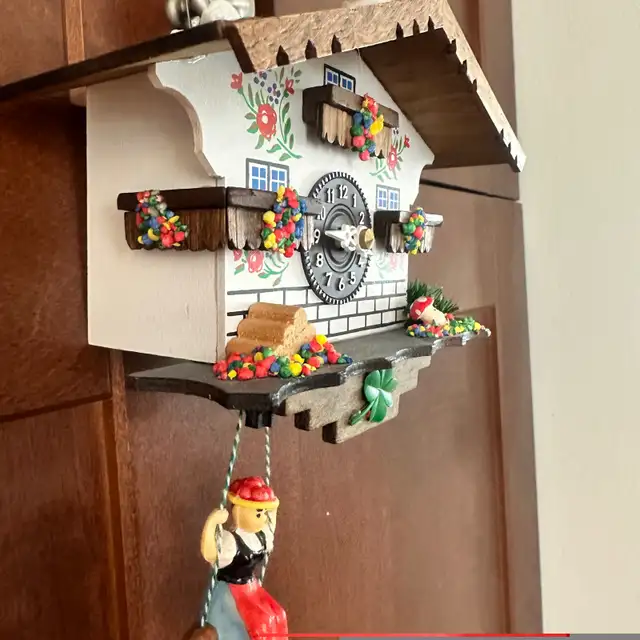 German Chalet swinging girl pendulum clock in Other in Oshawa / Durham Region - Image 5