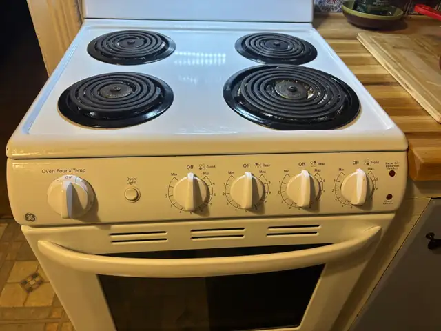 used stove apartment sized 24” in Stoves, Ovens & Ranges in Norfolk County - Image 5