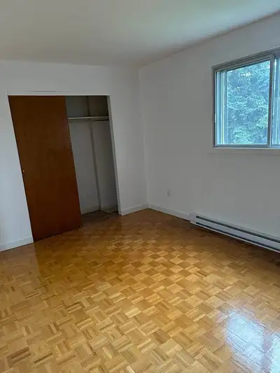 PRIVATE BEDROOM FOR RENT The room is big and clean. Sharing kitchen and bathroom with one other pers...