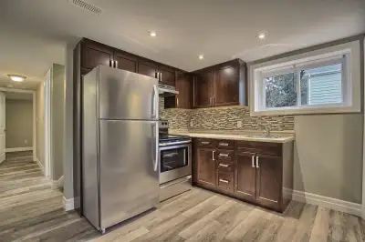 A beautiful two bedroom apartment with stainless applicances, pantry, parking for two vehicles and s...