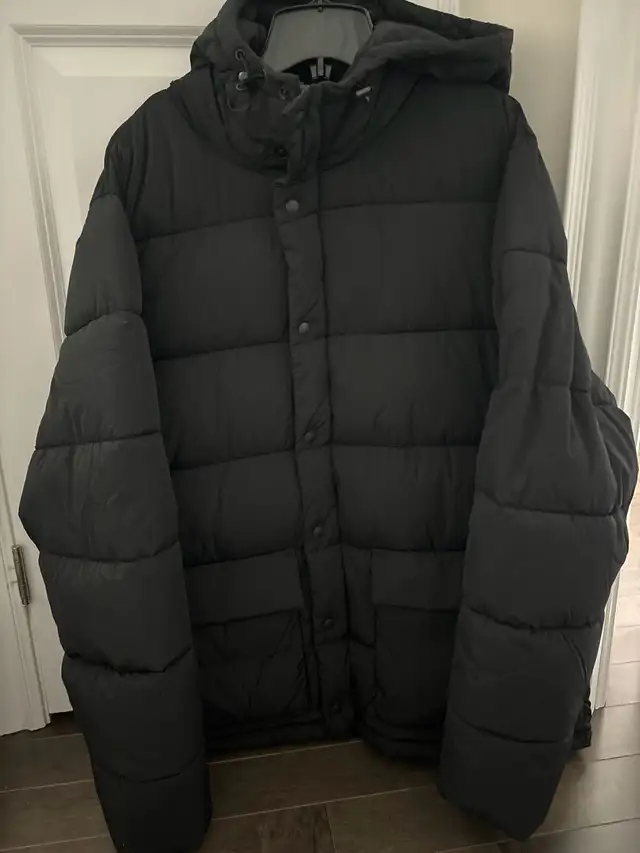 Brand New Men’s GAP Puffer Hooded Jacket LARGE in Men's in Mississauga / Peel Region - Image 4