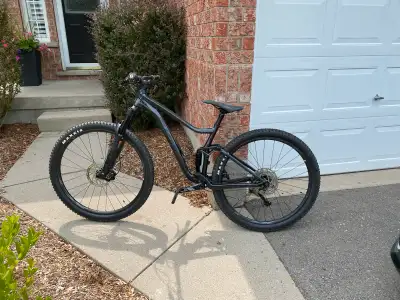 Selling my Giant Stance 2021 mountain bike. I purchased the bike in 2021 and have not gotten a lot o...
