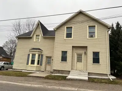 Available main level with access to backyard. Close to amenities, shopping school , Main Street. Ste...