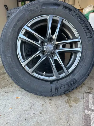 Dai Alloy Rims 235/65R17 108T XL Michelin X-Ice2 Winter tires. Bolt pattern : 5X 120mm Center Bore:...