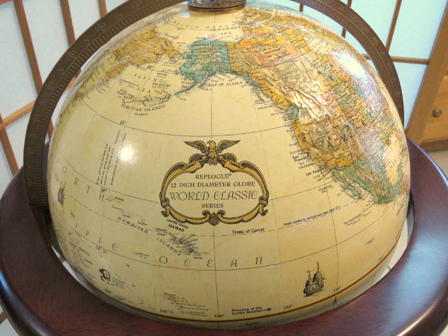 Globe terrestre Replogle vintage 12 pouces World Classic Series dans Décoration intérieure et accessoires  à Ville de Québec - Image 3
