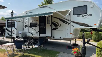 Excellent condition- new factory installed roof 2015 and new awning and slide toppers in 2021with ou...