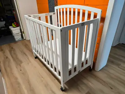 DaVinci "Dylan" 3-in-1 Folding Portable Mini Crib This is a mini crib not a standard crib. Great for...