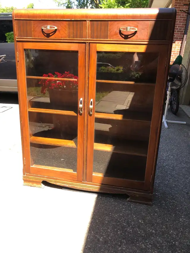 Antique Glass Cabinet in Hutches & Display Cabinets in City of Toronto - Image 2