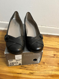 Woman black leather shoes 