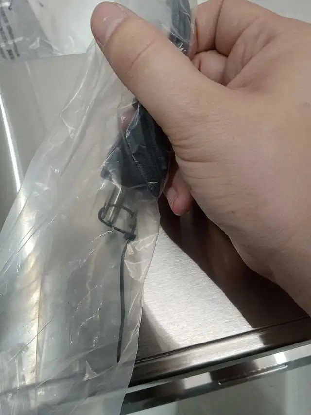 NEW Black & Decker 4-Slice Toaster Oven with Natural Convection  in Toasters & Toaster Ovens in Barrie - Image 6