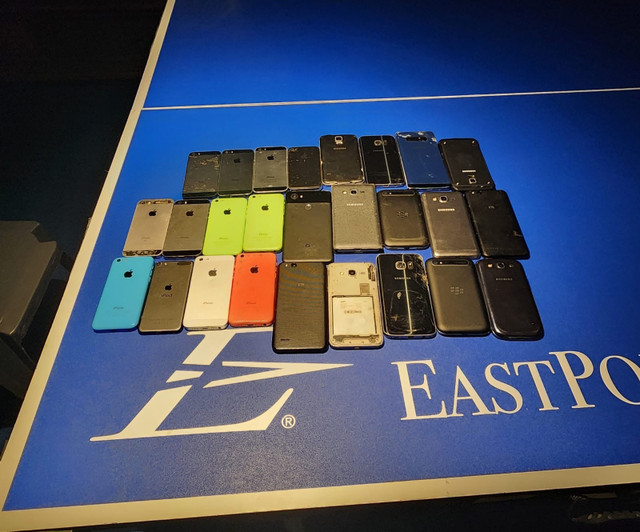 Mixed lot of cell phones  in Cell Phones in Windsor Region - Image 2