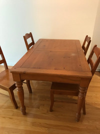 Table + 4 chaises en pin