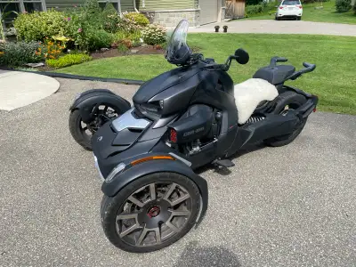 18K …always dealer serviced…drive belt replaced this year…comfort seat…passenger seat…Jockey shifter...