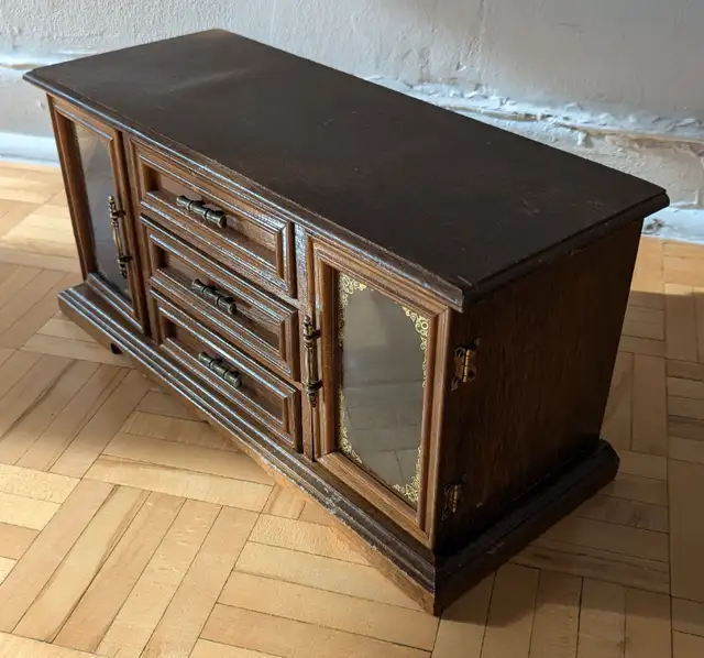 Vintage Antique Musical box Wood Cabinet Style Rare Jewelry Box in Arts & Collectibles in City of Toronto - Image 2