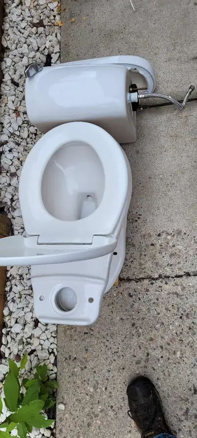 Toilet -round  free
