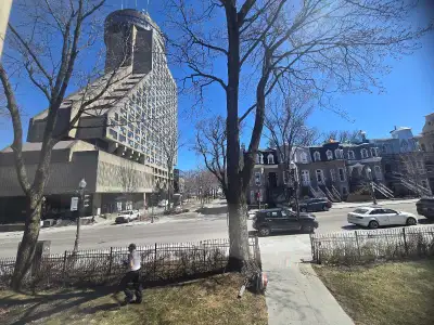 CONDO "LE PRIVÉ" Vous entrerez "par la porte de devant" pour accéder à votre condo qui occupe la moi...