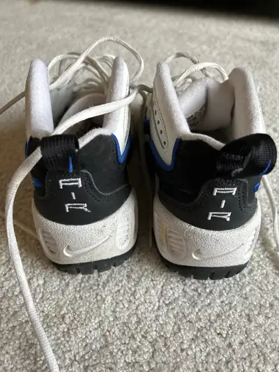 Like new Nike air runners. Youth size 5 asking $15