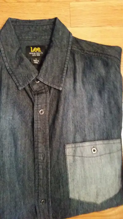 Long sleeved. Denim. Size small. Never worn. Smoke free, pet free home.