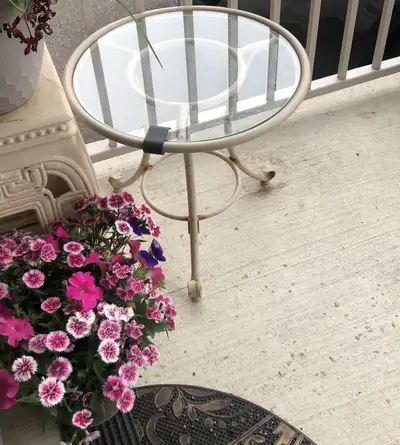 Round side table (outdoors), View more