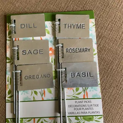 These metal garden plant picks are perfect for labeling your herbs! Set of 6, includes dill, thyme,...