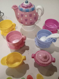 Kids Tea pot and kitchen supply's for kids