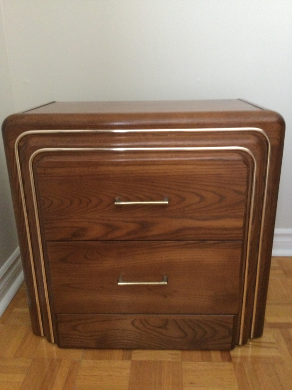 Set de chambre en bois (4 morceaux) dans Commodes et armoires  à Laval/Rive Nord - Image 4